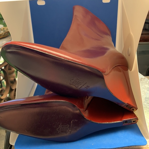 Gorgeous Authentic Fendi leather reddish brown wedge booties gold stripe - Picture 6 of 16